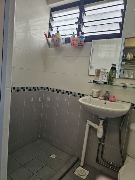 101 Clementi Street 14, 101 Clementi Street 14, 3 Bedrooms, 1,302 sqft, HDB Flat For Sale, by Jenny Low, 500151292 - Bathroom - PropertyGuru.com.sg