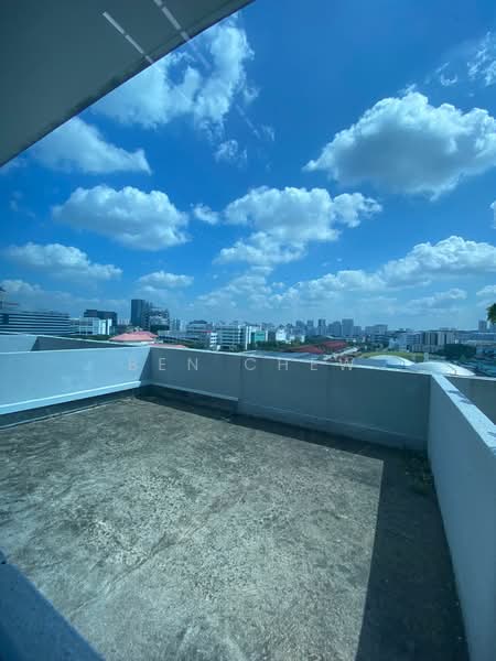 Tradehub 21, 18 Boon Lay Way, 1,109 sqft, Light Industrial (B1) For Rent, by Ben Chew, 500151296 - Exterior - CommercialGuru.com.sg