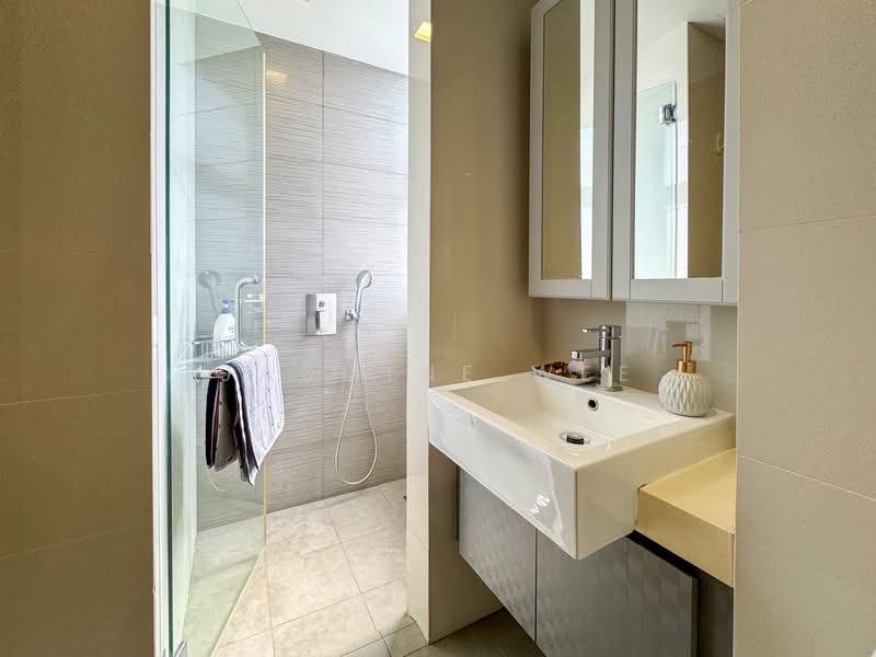 Straits Residences, 154 Joo Chiat Place, 2 Bedrooms, 1,012 sqft, Apartment For Sale, by Jasmine Wee, 500151300 - Bathroom - PropertyGuru.com.sg