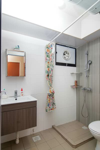 293B Compassvale Crescent, 293B Compassvale Crescent, 3 Bedrooms, 1,001 sqft, HDB Flat For Sale, by Shafik Yusope, 500151305 - Bathroom - PropertyGuru.com.sg