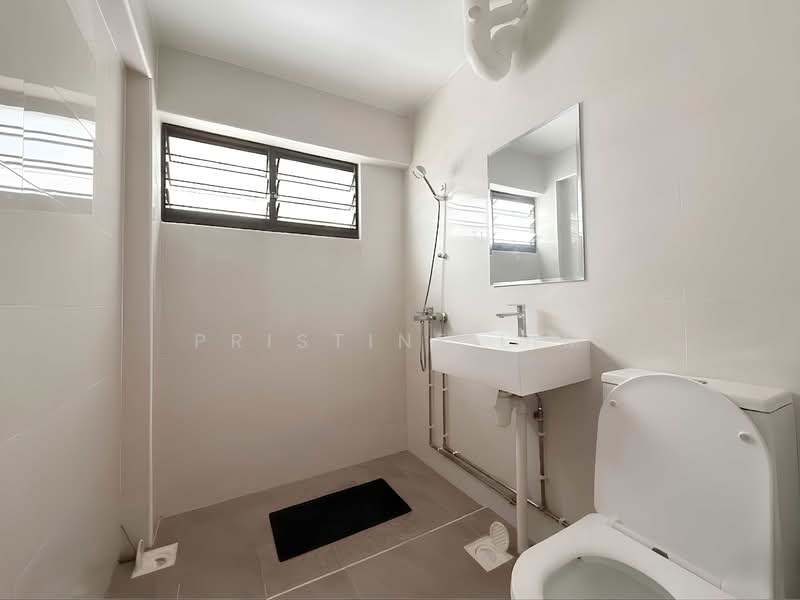 439 Hougang Avenue 8, 439 Hougang Avenue 8, 3 Bedrooms, 1,302 sqft, HDB Flat For Sale, by Pristine Lim, 500151308 - Bathroom - PropertyGuru.com.sg