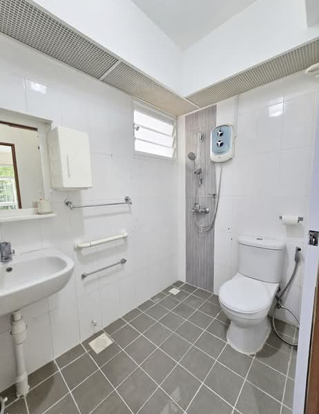286C Compassvale Crescent, 286C Compassvale Crescent, 3 Bedrooms, 1,033 sqft, HDB Flat For Sale, by Adrian Tan, 500151309 - Bathroom - PropertyGuru.com.sg