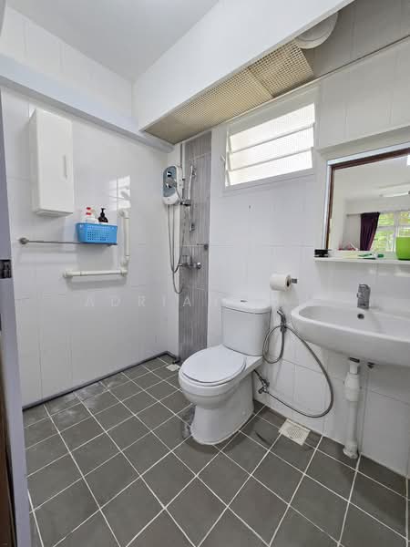 286C Compassvale Crescent, 286C Compassvale Crescent, 3 Bedrooms, 1,033 sqft, HDB Flat For Sale, by Adrian Tan, 500151309 - Bathroom - PropertyGuru.com.sg