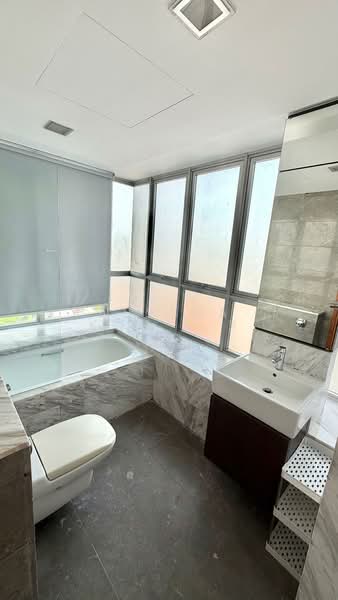 The Parc Condominium, 5 West Coast Walk, 3 Bedrooms, 1,216 sqft, Condominium For Rent, by Alyssa Koh L X, 500151319 - Bathroom - PropertyGuru.com.sg