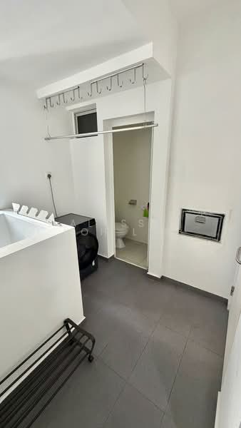 The Parc Condominium, 5 West Coast Walk, 3 Bedrooms, 1,216 sqft, Condominium For Rent, by Alyssa Koh L X, 500151319 - Bathroom - PropertyGuru.com.sg