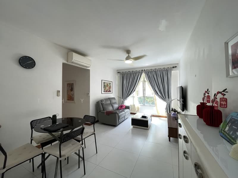 424B Yishun Avenue 11, 424B Yishun Avenue 11, 2 Bedrooms, 721 sqft, HDB Flat For Sale, by Toh YiQin (卓意钦), 500151320 - Living Room - PropertyGuru.com.sg