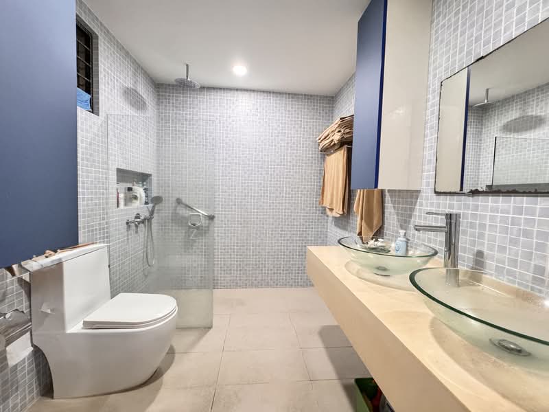Lorong Paya Lebar, LORONG PAYA LEBAR, 4 Bedrooms, 1,800 sqft, Terraced House For Sale, by Zen Teo, 500151326 - Bathroom - PropertyGuru.com.sg