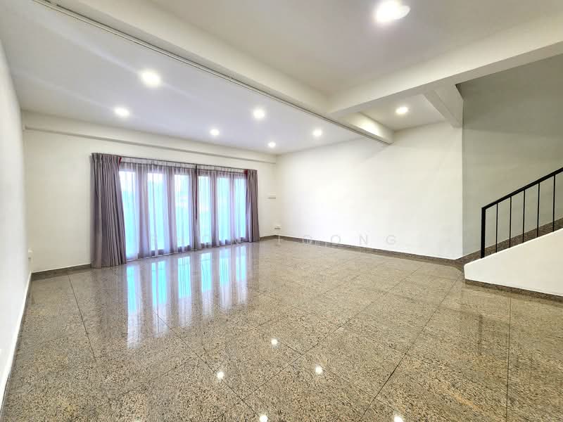 Beng Tong Mansion, , 4 Bedrooms, 1,765 sqft, Walk-up Apartment For Sale, by Shon Foong, 500151338 - Living Room - PropertyGuru.com.sg