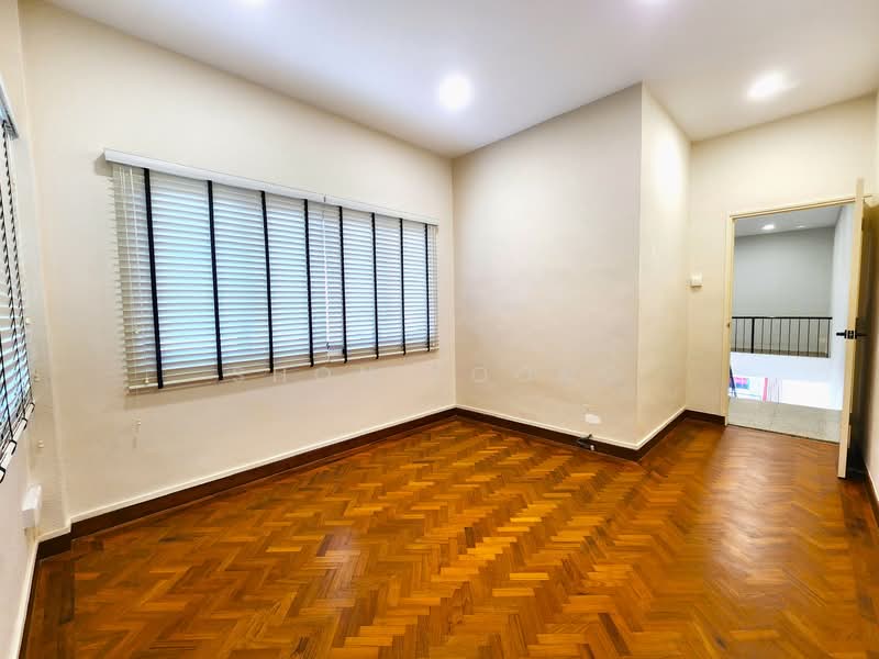 Beng Tong Mansion, , 4 Bedrooms, 1,765 sqft, Walk-up Apartment For Sale, by Shon Foong, 500151338 - Bedroom - PropertyGuru.com.sg