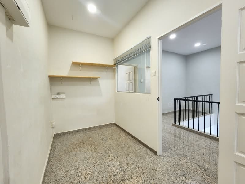Beng Tong Mansion, , 4 Bedrooms, 1,765 sqft, Walk-up Apartment For Sale, by Shon Foong, 500151338 - Bedroom - PropertyGuru.com.sg