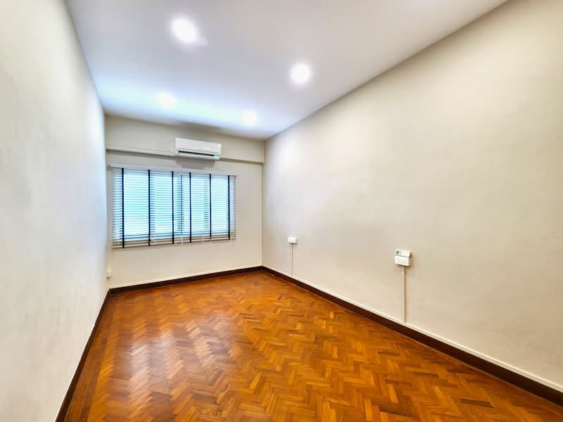 Beng Tong Mansion, , 4 Bedrooms, 1,765 sqft, Walk-up Apartment For Sale, by Shon Foong, 500151338 - Bedroom - PropertyGuru.com.sg