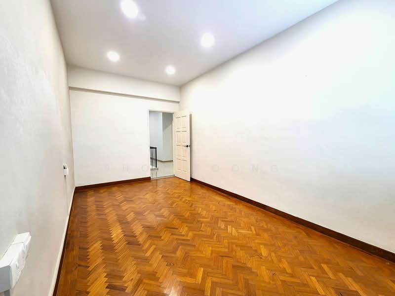 Beng Tong Mansion, , 4 Bedrooms, 1,765 sqft, Walk-up Apartment For Sale, by Shon Foong, 500151338 - Bedroom - PropertyGuru.com.sg