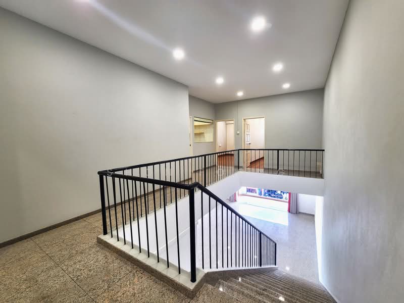 Beng Tong Mansion, , 4 Bedrooms, 1,765 sqft, Walk-up Apartment For Sale, by Shon Foong, 500151338 - Stairs - PropertyGuru.com.sg