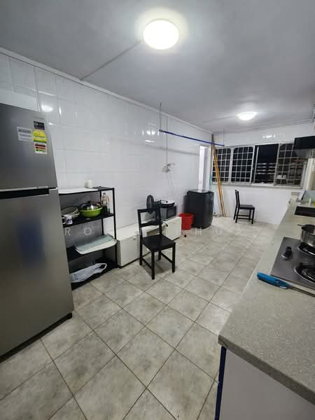 528 Jurong West Street 52, 528 Jurong West Street 52, 2 Bedrooms, 722 sqft, HDB Flat For Rent, by Robin Phua, 500151355 - Kitchen - PropertyGuru.com.sg