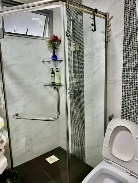 Pinevale, 6 Tampines Street 73, 3 Bedrooms, 1,281 sqft, Condominium For Rent, by Alvin Oh, 500151372 - Bathroom - PropertyGuru.com.sg