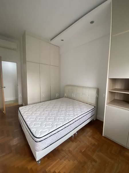 Regent Heights, 52 Bukit Batok East Avenue 5, 2 Bedrooms, 1,023 sqft, Condominium For Rent, by Alex Pandian, 500151377 - Bedroom - PropertyGuru.com.sg