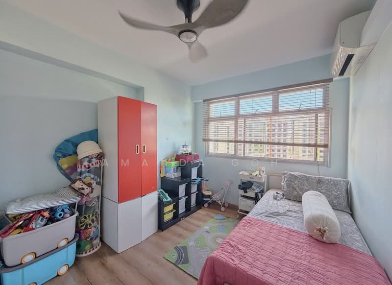 437A Bukit Batok West Avenue 5, 437A Bukit Batok West Avenue 5, 3 Bedrooms, 1,216 sqft, HDB Flat For Sale, by Amanda Goh, 500151385 - Bedroom - PropertyGuru.com.sg