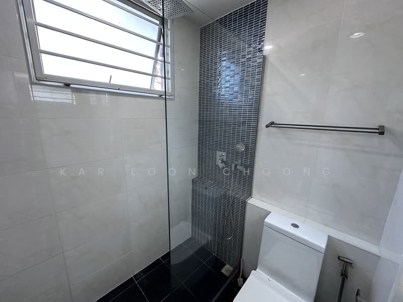 Avila Gardens, 11 Flora Road, 3 Bedrooms, 1,303 sqft, Condominium For Rent, by Kar Loon Choong, 500151390 - Bathroom - PropertyGuru.com.sg