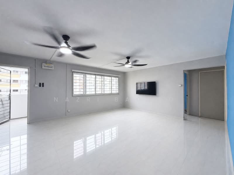 138 Yishun Ring Road, 138 Yishun Ring Road, 3 Bedrooms, 1,001 sqft, HDB Flat For Sale, by Nazri Baobed, 500151393 - Living Room - PropertyGuru.com.sg