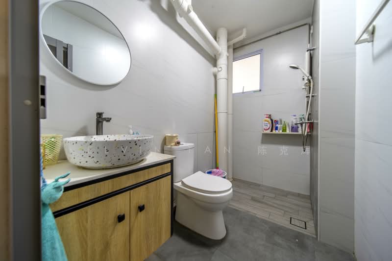 272A Jurong West Street 24, 272A Jurong West Street 24, 3 Bedrooms, 1,206 sqft, HDB Flat For Sale, by Kelvin Tan 陈克辉, 500151410 - Bathroom - PropertyGuru.com.sg