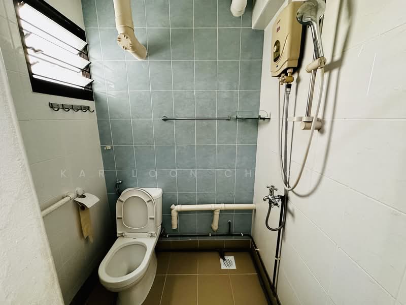 509 West Coast Drive, 509 West Coast Drive, Room Rental, 160 sqft, HDB Flat For Rent, by Kar Loon Choong, 500151418 - Bathroom - PropertyGuru.com.sg