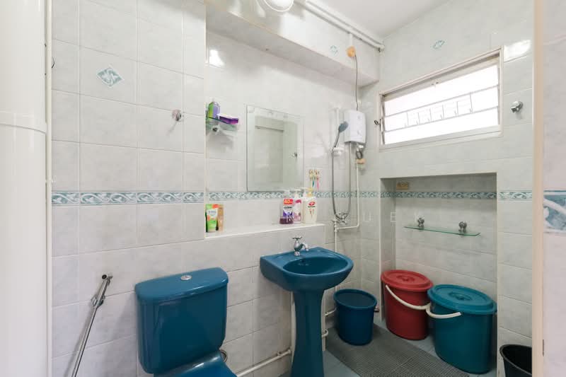 561 Choa Chu Kang North 6, 561 Choa Chu Kang North 6, 3 Bedrooms, 1,603 sqft, HDB Flat For Sale, by Gladwin Quek, 500151432 - Bathroom - PropertyGuru.com.sg
