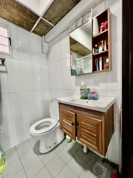 256D Sumang Walk, 256D Sumang Walk, 3 Bedrooms, 1,001 sqft, HDB Flat For Sale, by GANESHKUMAR K, 500151437 - Bathroom - PropertyGuru.com.sg