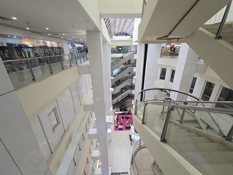 Lucky Plaza, 304 Orchard Road, Orchard / River Valley, 398 sqft, Mall Shop For Rent, by George Eng, 500151438 - Interior - CommercialGuru.com.sg