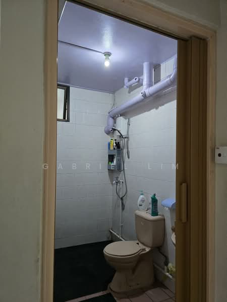 290F Bukit Batok Street 24, 290F Bukit Batok Street 24, 3 Bedrooms, 1,108 sqft, HDB Flat For Sale, by Gabriel Lim, 500151439 - Bathroom - PropertyGuru.com.sg
