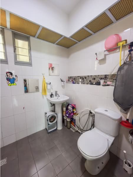 327A Anchorvale Road, 327A Anchorvale Road, 3 Bedrooms, 990 sqft, HDB Flat For Sale, by Kenneth Tan, 500151442 - Bathroom - PropertyGuru.com.sg