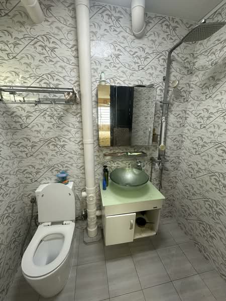 529 Jurong West Street 52, 529 Jurong West Street 52, 3 Bedrooms, 1,270 sqft, HDB Flat For Sale, by Sam Shum, 500151448 - Bathroom - PropertyGuru.com.sg
