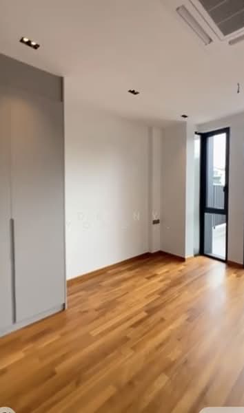 Masonry, , 5 Bedrooms, 4,384 sqft, Terraced House For Sale, by Danny Yong Kai Woon, 500151480 - Bedroom - PropertyGuru.com.sg