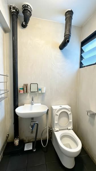 625 Ang Mo Kio Avenue 9, 625 Ang Mo Kio Avenue 9, 2 Bedrooms, 732 sqft, HDB Flat For Sale, by Anni Tan, 500151491 - Bathroom - PropertyGuru.com.sg