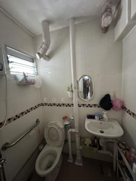 75 Telok Blangah Drive, 75 Telok Blangah Drive, 2 Bedrooms, 721 sqft, HDB Flat For Rent, by Bob Ho, 500151492 - Bathroom - PropertyGuru.com.sg