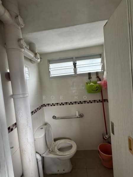 75 Telok Blangah Drive, 75 Telok Blangah Drive, 2 Bedrooms, 721 sqft, HDB Flat For Rent, by Bob Ho, 500151492 - Bathroom - PropertyGuru.com.sg