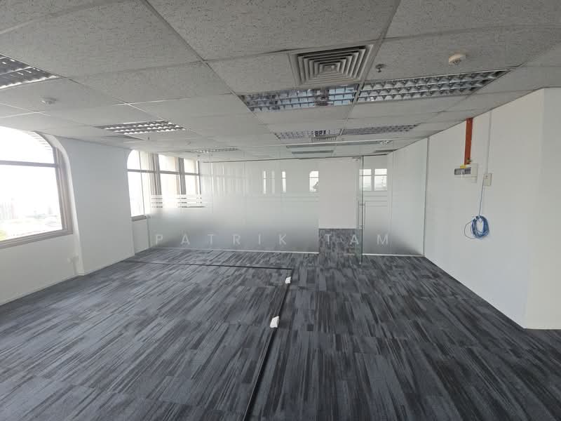 Peninsula Plaza, 111 North Bridge Road, 1,732 sqft, Office For Rent, by Patrik Tam, 500151493 - Interior - CommercialGuru.com.sg
