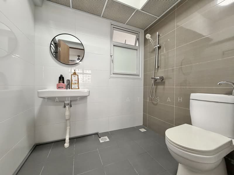 621A Tampines Street 61, 621A Tampines Street 61, 2 Bedrooms, 742 sqft, HDB Flat For Sale, by Taufik Batisah, 500151496 - Bathroom - PropertyGuru.com.sg