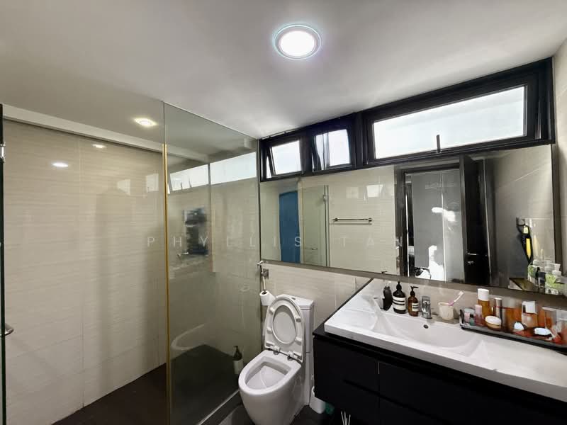 Riverparc Residence, 98 Punggol Drive, 3 Bedrooms, 990 sqft, Executive Condominium For Sale, by Phyllis Tan, 500151499 - Bathroom - PropertyGuru.com.sg