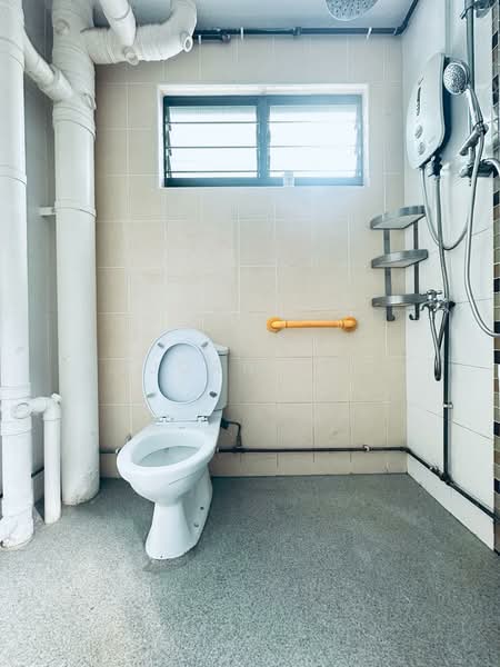 244 Yishun Ring Road, 244 Yishun Ring Road, 3 Bedrooms, 904 sqft, HDB Flat For Sale, by Bjorn Lim, 500151500 - Bathroom - PropertyGuru.com.sg