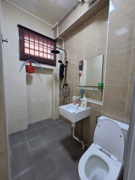 160 Pasir Ris Street 13, 160 Pasir Ris Street 13, 2 Bedrooms, 1,603 sqft, HDB Flat For Rent, by Mo Alkaff, 500151530 - Bathroom - PropertyGuru.com.sg
