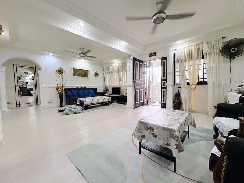 731 Woodlands Circle, 731 Woodlands Circle, 3 Bedrooms, 1,108 sqft, HDB Flat For Sale, by Farid Azhar, 500151537 - Living Room - PropertyGuru.com.sg
