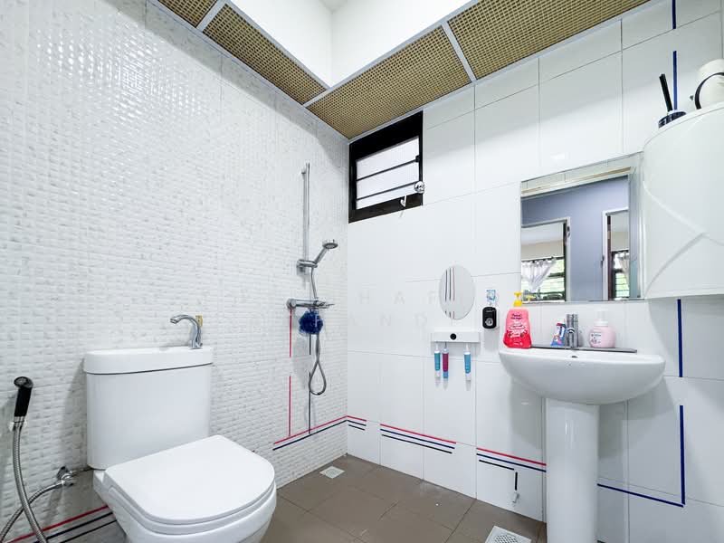 996C Buangkok Crescent, 996C Buangkok Crescent, 3 Bedrooms, 1,001 sqft, HDB Flat For Sale, by THE SHAFIQ AFFANDI, 500151564 - Bathroom - PropertyGuru.com.sg