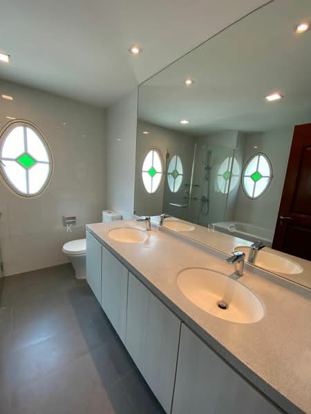 PrestigeHomes - Gentle Drive Bungalow SELLING BELOW 6.9M, , 5 Bedrooms, 2,900 sqft, Bungalow House For Sale, by Kristle Ng, 500151567 - Bathroom - PropertyGuru.com.sg