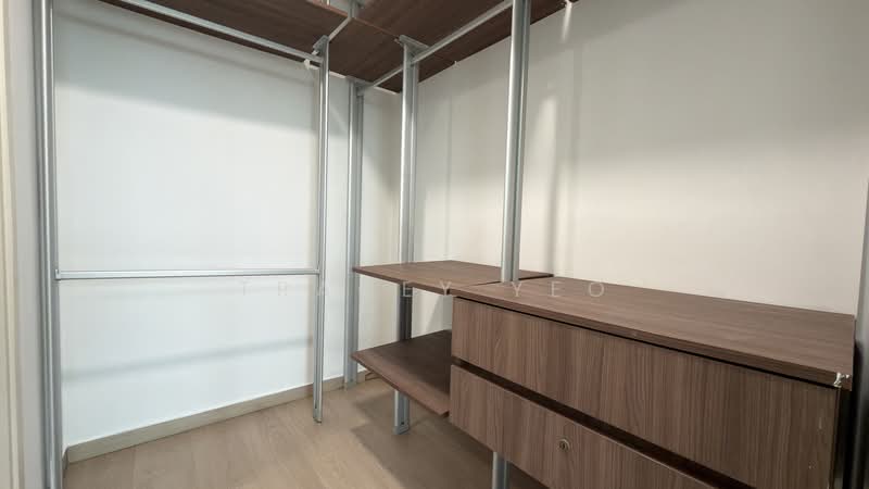 Riversound Residence, 1 Sengkang East Avenue, 4 Bedrooms, 1,345 sqft, Condominium For Rent, by Tracey Yeo, 500151595 - Walk in wardrobe - PropertyGuru.com.sg