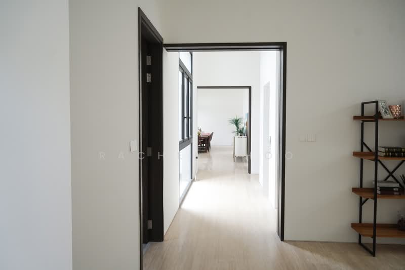 D10 Grove Drive Mount Sinai, Grove Drive, 5 Bedrooms, 12,110 sqft, Semi-Detached House For Sale, by Rachel Khoo, 500151599 - Corridor - PropertyGuru.com.sg