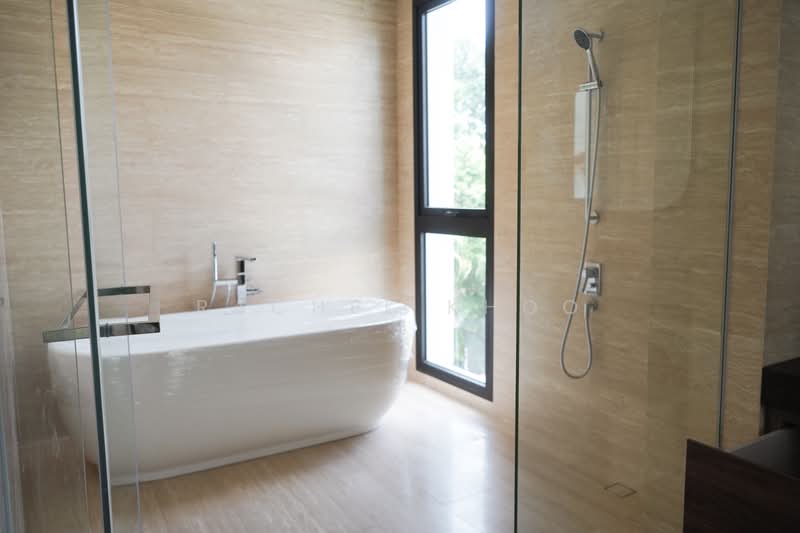 D10 Grove Drive Mount Sinai, Grove Drive, 5 Bedrooms, 12,110 sqft, Semi-Detached House For Sale, by Rachel Khoo, 500151599 - Bathroom - PropertyGuru.com.sg
