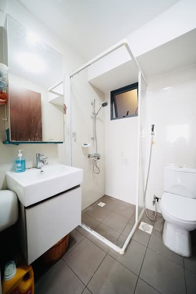 311B Clementi Avenue 4, 311B Clementi Avenue 4, 3 Bedrooms, 861 sqft, HDB Flat For Sale, by Derek Woo 吴玮彦, 500151606 - Bathroom - PropertyGuru.com.sg