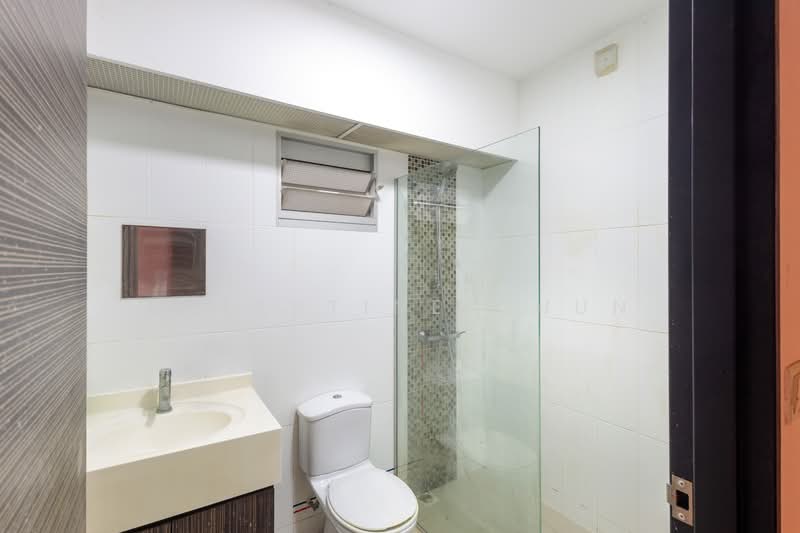 523A Tampines Central 7, 523A Tampines Central 7, 3 Bedrooms, 1,216 sqft, HDB Flat For Sale, by Celestine Chun, 500151613 - Bathroom - PropertyGuru.com.sg