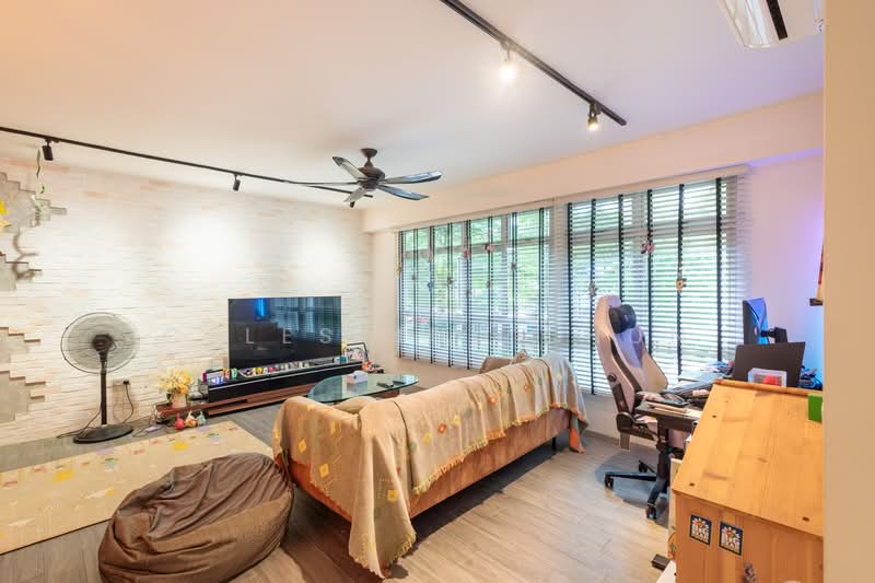 523A Tampines Central 7, 523A Tampines Central 7, 3 Bedrooms, 1,216 sqft, HDB Flat For Sale, by Celestine Chun, 500151613 - Living Room - PropertyGuru.com.sg