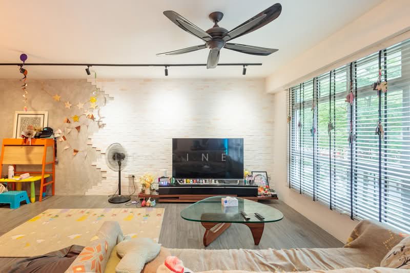 523A Tampines Central 7, 523A Tampines Central 7, 3 Bedrooms, 1,216 sqft, HDB Flat For Sale, by Celestine Chun, 500151613 - Living Room - PropertyGuru.com.sg